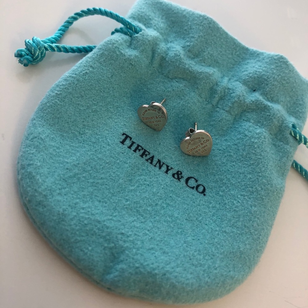 Tiffany & Co return to Tiffany & co earring set